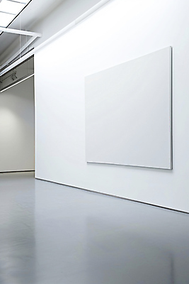 JPG 편집이미지 액자 사람없음 전시 흰색 미술관 전시회 그림 카피스페이스 편집실사 AI포토 AI콘텐츠 컬러 공백 CG 파일형식