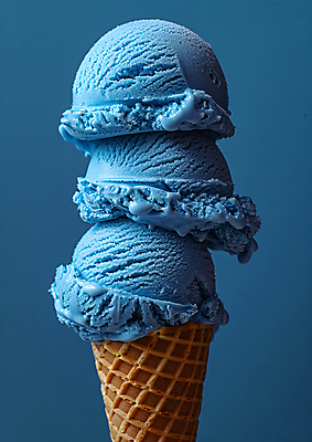 JPG 편집이미지 다이어트 사람없음 파란색 쌓기 디지털합성 아이스크림콘 콘아이스크림 식욕저하 편집실사 AI포토 AI콘텐츠 컬러 모션 아이스크림 건강 CG 콘 파일형식