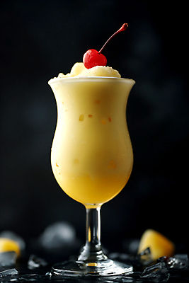 JPG 편집이미지 잔 사람없음 얼음 체리 시원함 디지털합성 파인애플 피나콜라다 편집소스 편집실사 AI포토 AI콘텐츠 자연요소 식기 과일 칵테일 CG 열대과일 파일형식