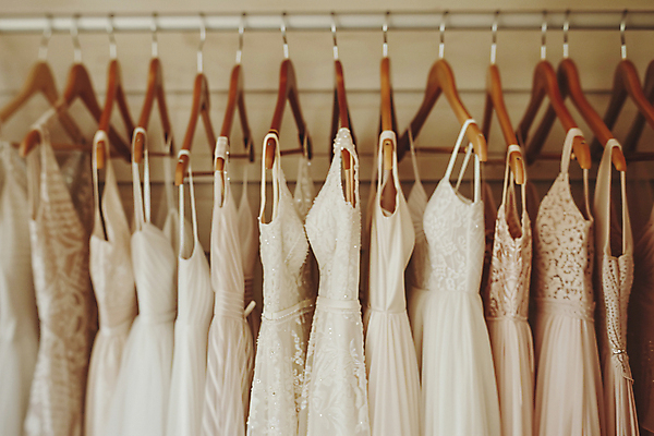 JPG 편집이미지 신부 웨딩드레스 결혼 스튜디오 사람없음 옷걸이 디지털합성 스드메 편집실사 AI포토 AI콘텐츠 드레스 이벤트 CG 신조어 약어 파일형식