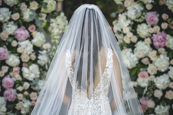 JPG 편집이미지 여자 꽃 신부 웨딩드레스 결혼 스튜디오 면사포 한명 상반신 성인 촬영 디지털합성 성인여자한명만 스드메 편집실사 AI인물포토 AI콘텐츠 식물 1 드레스 사람 이벤트 CG 결혼소품 신조어 약어 여자한명만 성인여자만 파일형식 AI포토