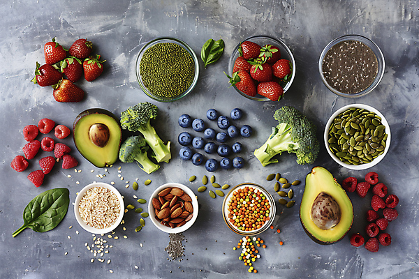 JPG 편집이미지 그릇 채소 딸기 프레임 사람없음 브로콜리 블루베리 산딸기 아몬드 바질 아보카도 호박씨 카피스페이스 슈퍼푸드 편집실사 AI포토 AI콘텐츠 식기 과일 씨앗 공백 견과류 CG 건강식품 파일형식