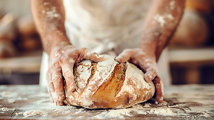 JPG 편집이미지 손 빵 신체부위 빵집 잡기 밀가루 제빵 제빵사 편집실사 AI인물포토 AI콘텐츠 직업 음식 모션 사람 제과제빵 상점 가루 CG 파일형식 AI포토