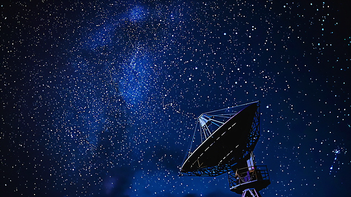 JPG 편집이미지 과학 밤하늘 사람없음 우주 디지털합성 전파 탐지기 편집실사 AI포토 AI콘텐츠 하늘 기계 야간 CG 파일형식