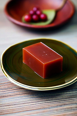 JPG 편집이미지 접시 조각 디저트 사람없음 고급 달콤 디지털합성 양갱 전통과자 편집소스 편집실사 AI포토 AI콘텐츠 식기 음식 컨셉 과자 맛 CG 파일형식