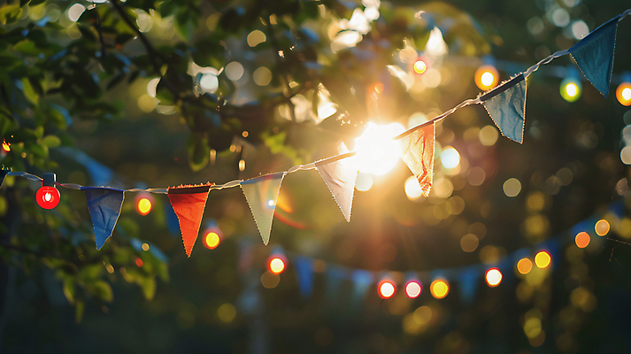 JPG 편집이미지 나뭇잎 사람없음 야외 장식 햇빛 노을 화려 삼각형 숲 보케 가랜드 알전구 편집실사 AI포토 AI콘텐츠 자연요소 도형 컨셉 잎 전구 태양 CG 파티용품 파일형식