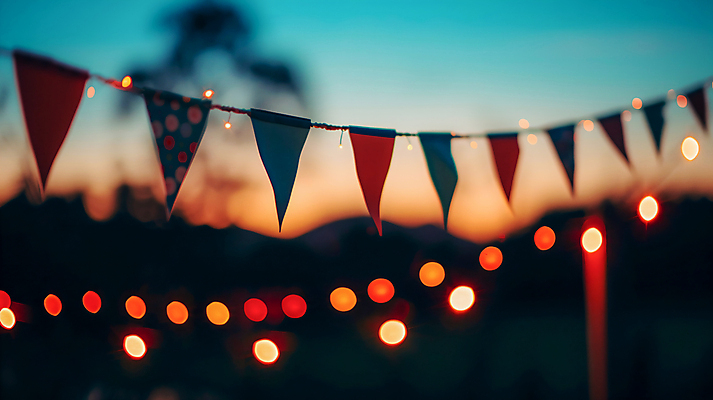 JPG 편집이미지 사람없음 야외 장식 화려 삼각형 야간 숲 보케 가랜드 편집실사 AI포토 AI콘텐츠 자연요소 도형 컨셉 CG 파티용품 파일형식