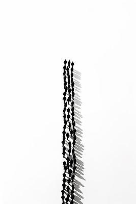 JPG 편집이미지 그림자 서기 사람 여러명 흰색 군중 방향 심플 카피스페이스 편집실사 AI인물포토 AI콘텐츠 컬러 다수 모션 공백 CG 파일형식 AI포토