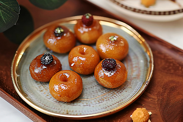 JPG 편집이미지 접시 디저트 사람없음 전통음식 고급 달콤 디지털합성 한과 약과 핸드메이드 편집소스 맛있는 개성주악 편집실사 AI포토 AI콘텐츠 전통 식기 음식 컨셉 맛 CG 파일형식