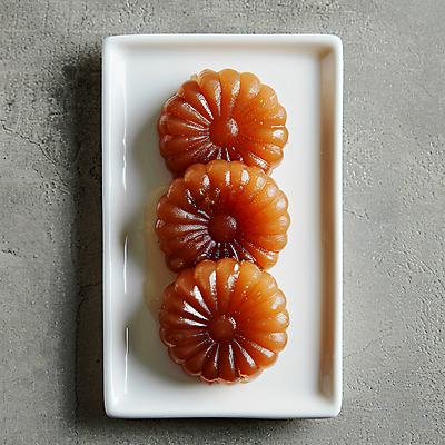 JPG 편집이미지 접시 디저트 사람없음 전통음식 고급 달콤 디지털합성 한과 약과 핸드메이드 편집소스 맛있는 편집실사 AI포토 AI콘텐츠 전통 식기 음식 컨셉 맛 CG 파일형식