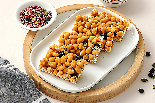 JPG 편집이미지 접시 디저트 사람없음 견과류 달콤 디지털합성 한과 강정 전통과자 핸드메이드 편집소스 오란다 편집실사 AI포토 AI콘텐츠 식기 음식 과자 전통음식 맛 CG 파일형식