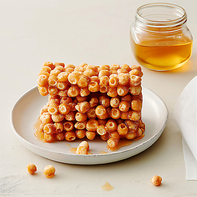 JPG 편집이미지 접시 디저트 사람없음 쌓기 견과류 달콤 디지털합성 한과 꿀 강정 전통과자 핸드메이드 편집소스 오란다 편집실사 AI포토 AI콘텐츠 식기 음식 모션 과자 전통음식 맛 CG 파일형식