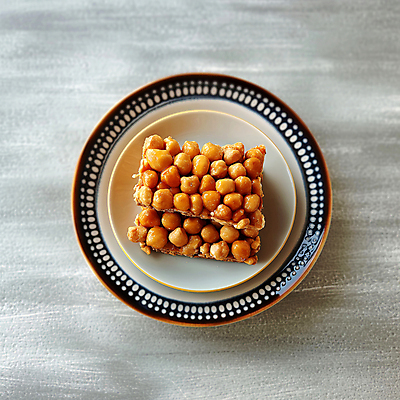 JPG 편집이미지 접시 디저트 사람없음 견과류 달콤 디지털합성 한과 강정 전통과자 핸드메이드 편집소스 오란다 편집실사 AI포토 AI콘텐츠 식기 음식 과자 전통음식 맛 CG 파일형식