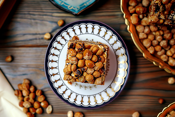 JPG 편집이미지 접시 디저트 사람없음 견과류 달콤 디지털합성 한과 강정 전통과자 핸드메이드 편집소스 오란다 편집실사 AI포토 AI콘텐츠 식기 음식 과자 전통음식 맛 CG 파일형식