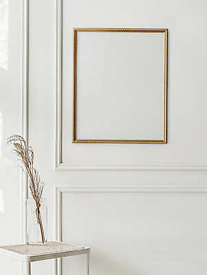 JPG 편집이미지 액자 탁자 유리병 프레임 실내 갈대 사람없음 인테리어 황금 합성 카피스페이스 편집소스 편집실사 AI포토 AI콘텐츠 식물 디자인 가구 병_용기 내부 공백 CG 파일형식