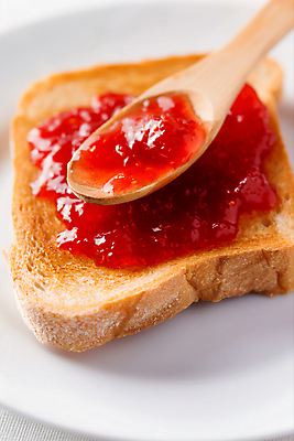 JPG 편집이미지 접시 딸기 사람없음 숟가락 달콤 식빵 토스트 딸기잼 나무스푼 편집실사 AI포토 AI콘텐츠 식기 빵 과일 수저 맛 잼 CG 나무숟가락 파일형식