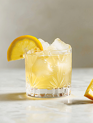 JPG 편집이미지 음료 조각 단면 잔 주류 사람없음 얼음 알코올 분위기 레몬 디지털합성 위스키 하이볼 편집실사 AI포토 AI콘텐츠 자연요소 식기 컨셉 과일 칵테일 CG 파일형식