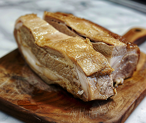 JPG 편집이미지 백그라운드 육류 돼지고기 사람없음 디지털합성 나무도마 수육 편집소스 편집실사 AI포토 AI콘텐츠 한식 식재료 도마 목재 CG 파일형식