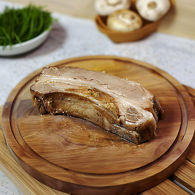 JPG 편집이미지 백그라운드 육류 돼지고기 사람없음 디지털합성 나무도마 수육 편집소스 편집실사 AI포토 AI콘텐츠 한식 식재료 도마 목재 CG 파일형식