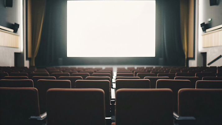 JPG 편집이미지 의자 사람없음 내부 빛 스크린 스피커 영화관 영화 디지털합성 편집실사 AI포토 AI콘텐츠 음향기기 가구 문화예술 극장 CG 파일형식