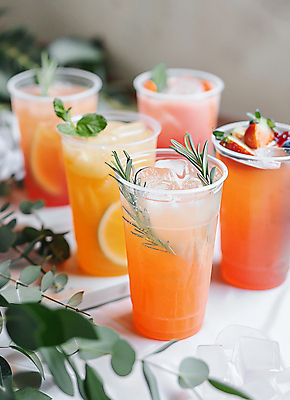 JPG 편집이미지 잎 오렌지 딸기 사람없음 장식 얼음 과일주스 시원함 블루베리 로즈메리 생과일 애플민트 에이드 플라스틱컵 편집실사 AI포토 AI콘텐츠 자연요소 식물 음료 과일 컵 주스 플라스틱 민트 허브 CG 파일형식