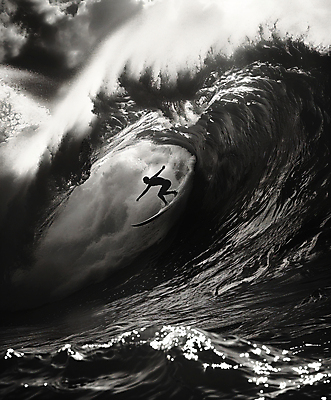 JPG 전신 편집이미지 파도 바다 흑백 한명 성인 취미 어둠 서핑 역동적 서퍼 다이나믹 성인한명만 편집실사 AI인물포토 AI콘텐츠 1 컨셉 운동선수 촬영기법 사람 수상스포츠 CG 성인만 파일형식 AI포토