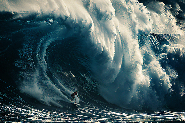 JPG 전신 편집이미지 파도 바다 한명 성인 취미 어둠 서핑 역동적 서퍼 다이나믹 성인한명만 편집실사 AI인물포토 AI콘텐츠 1 컨셉 운동선수 사람 수상스포츠 CG 성인만 파일형식 AI포토