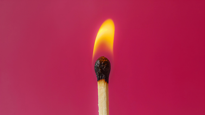 JPG 편집이미지 불 사람없음 성냥 오브젝트 성냥불 카피스페이스 편집실사 AI포토 AI콘텐츠 자연요소 공백 CG 파일형식