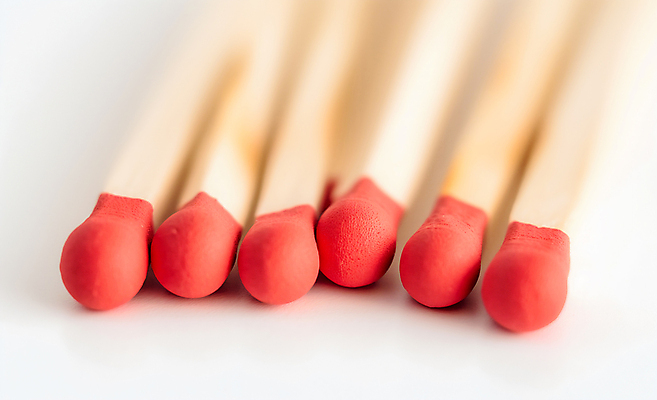 JPG 편집이미지 사람없음 성냥 오브젝트 일렬 카피스페이스 편집실사 AI포토 AI콘텐츠 공백 CG 파일형식