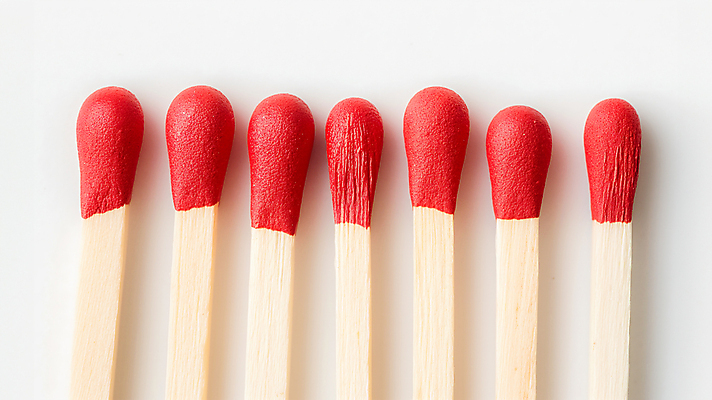 JPG 편집이미지 사람없음 성냥 오브젝트 일렬 카피스페이스 편집실사 AI포토 AI콘텐츠 공백 CG 파일형식