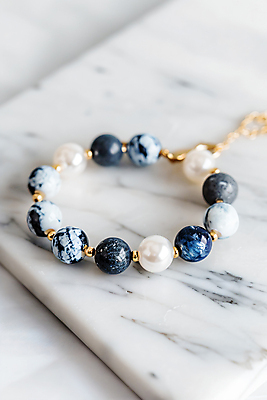 JPG 편집이미지 장신구 팔찌 사람없음 보석 오브젝트 대리석 비즈 옥 편집실사 AI포토 AI콘텐츠 재료 광석 CG 파일형식