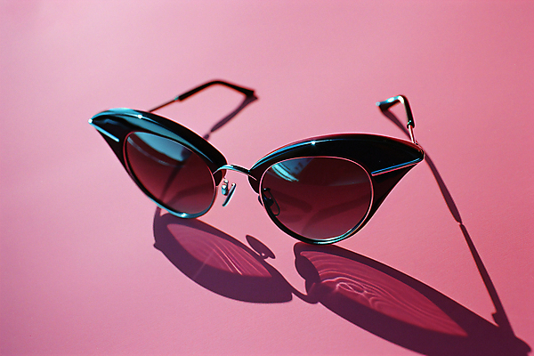 JPG 편집이미지 패션 그림자 사람없음 선글라스 디지털합성 오브젝트 자외선 편집실사 AI포토 AI콘텐츠 안경 CG 파일형식