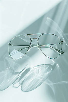 JPG 편집이미지 패션 안경 물결 그림자 사람없음 빛 수중 디지털합성 오브젝트 편집실사 AI포토 AI콘텐츠 잡화 CG 파일형식