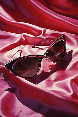 JPG 편집이미지 패션 사람없음 선글라스 실크 디지털합성 오브젝트 자외선 편집실사 AI포토 AI콘텐츠 안경 직물 CG 파일형식