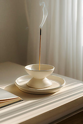 JPG 편집이미지 그림자 사람없음 햇빛 커튼 도자기 연기 편안함 향초 인센스스틱 편집실사 AI포토 AI콘텐츠 초 태양 감각 CG 향 파일형식