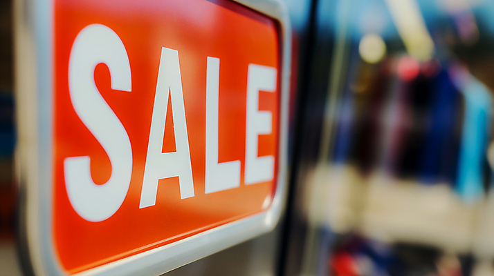 JPG 편집이미지 영어 텍스트 사람없음 빨간색 세일 오브젝트 백화점 편집실사 AI포토 AI콘텐츠 문자 컬러 상점 CG 파일형식