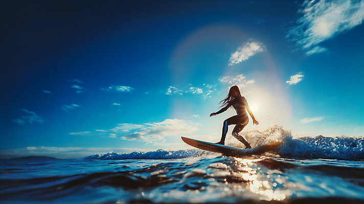 JPG 구름 편집이미지 여자 수영복 스포츠 바다 하늘 한명 성인 여름 서핑보드 서핑 즐거움 의료성형뷰티 성인여자한명만 액티비티 편집실사 AI인물포토 AI콘텐츠 자연요소 1 옷 계절 감정 사람 수상스포츠 보드_스포츠 CG 여자한명만 성인여자만 파일형식 AI포토