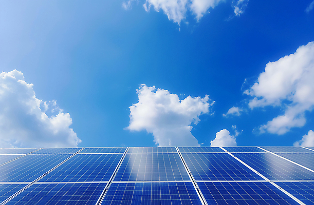 JPG 구름 편집이미지 자연 하늘 사람없음 에너지 태양에너지 집열판 편집실사 AI포토 AI콘텐츠 에너지의날 자연요소 기념일 그린에너지 CG 생태계 파일형식