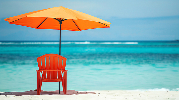 JPG 편집이미지 여행 의자 휴식 그림자 해변 사람없음 여름 파라솔 디지털합성 편집실사 AI포토 AI콘텐츠 계절 바다 가구 컨셉 CG 파일형식