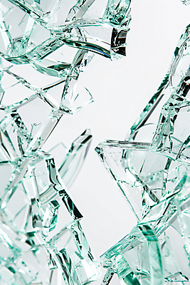 JPG 편집이미지 유리 사람없음 손상 투명 파편 깨짐 편집소스 편집실사 AI컴퓨터그래픽 AI콘텐츠 컨셉 재질 CG 파일형식