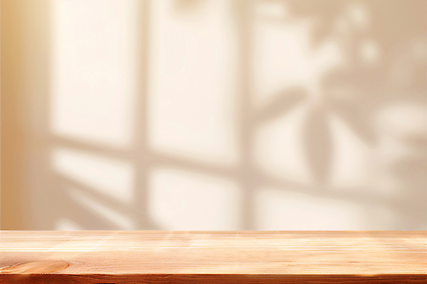 JPG 편집 편집이미지 창문 따뜻함 그림자 사람없음 햇빛 태양 나무책상 편집실사 AI포토 AI콘텐츠 자연요소 목재 책상 CG 파일형식