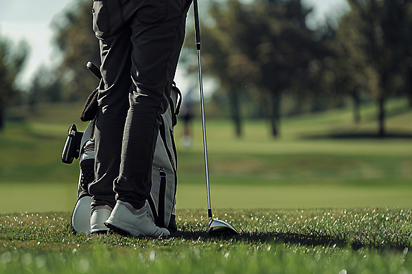 JPG 나무 편집이미지 골프 필드 잔디 취미 신체부위 여름 골프채 다리 골프가방 디지털합성 레슨 편집실사 AI인물포토 AI콘텐츠 식물 계절 가방 수업 골프용품 사람 구기 CG 파일형식 AI포토