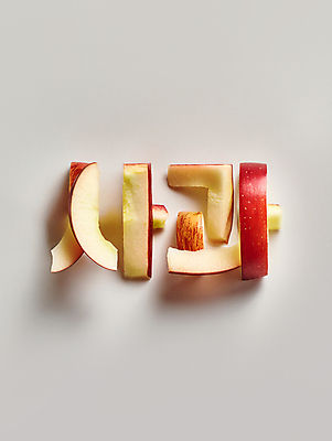 JPG 편집이미지 디자인 조각 단면 타이포그라피 사람없음 빨간색 사과 디지털합성 창의력 편집소스 편집실사 AI컴퓨터그래픽 AI콘텐츠 문자 컬러 과일 CG 파일형식