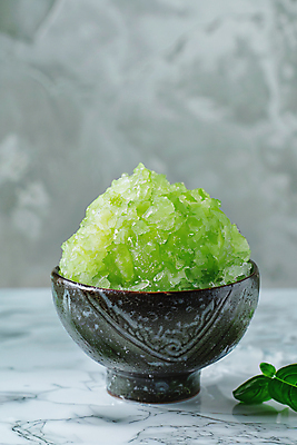 JPG 편집이미지 그릇 아이스크림 사람없음 여름 유행 얼음 시원함 디지털합성 대리석 바질 셔벗 편집실사 AI포토 AI콘텐츠 자연요소 식기 계절 재료 디저트 CG 파일형식