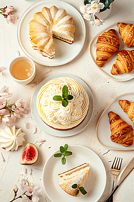 JPG 편집이미지 접시 꽃 화분 포크 탁자 사람없음 나이프 차 조각케이크 찻잔 크루아상 민트 디지털합성 무화과 티세트 편집실사 AI포토 AI콘텐츠 식물 식기 음료 빵 가구 과일 잔 차_음료 세트 케이크 칼 허브 CG 파일형식