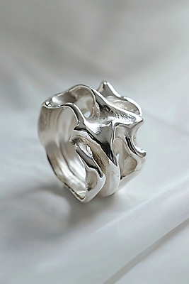 JPG 편집이미지 패션 그림자 사람없음 보석 디지털합성 은반지 스타일 미니멀 편집실사 AI포토 AI콘텐츠 반지 광석 CG 파일형식