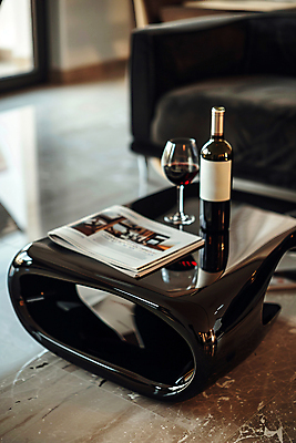 JPG 편집이미지 와인잔 탁자 주택 실내 사람없음 인테리어 소파 잡지 레드와인 와인병 디지털합성 오브젝트 대리석 오브제 편집실사 AI포토 AI콘텐츠 디자인 가구 술잔 의자 재료 병_용기 내부 건물 간행물 와인 CG 파일형식