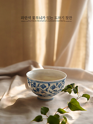 PSD 편집이미지 잎 꽃무늬 그림자 사람없음 파란색 햇빛 커튼 도자기 차 찻잔 천 이미지편집 식물 꽃 음료 컬러 무늬 잔 태양 직물 파일형식