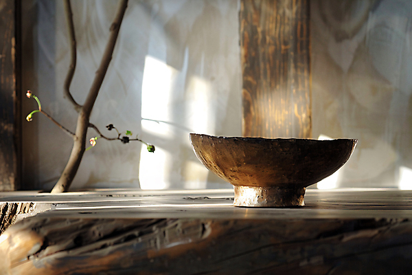 JPG 나무 편집이미지 자연 사람없음 인테리어 햇빛 디지털합성 오브젝트 친환경 질감 나무기둥 나무그릇 나무탁자 편집실사 AI포토 AI콘텐츠 식물 그릇 디자인 탁자 목재 태양 환경 CG 생태계 파일형식