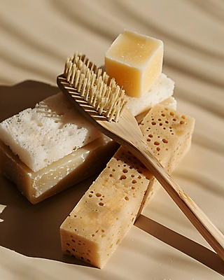 JPG 편집이미지 그림자 사람없음 재활용 솔 청소도구 에코 친환경 스펀지 천연비누 친환경제품 편집실사 AI포토 AI콘텐츠 환경 도구 청소 CG 비누 파일형식